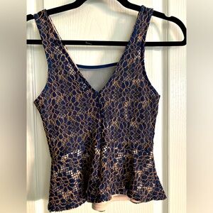 Gorgeous  blouse perfect condition. Brand is ASTR. Size‎ is XS